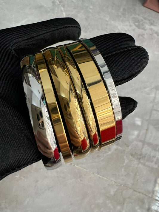 Minimalist Gold-Tone Stainless Steel Bangle Bracelet – Waterproof Oval Design for Women