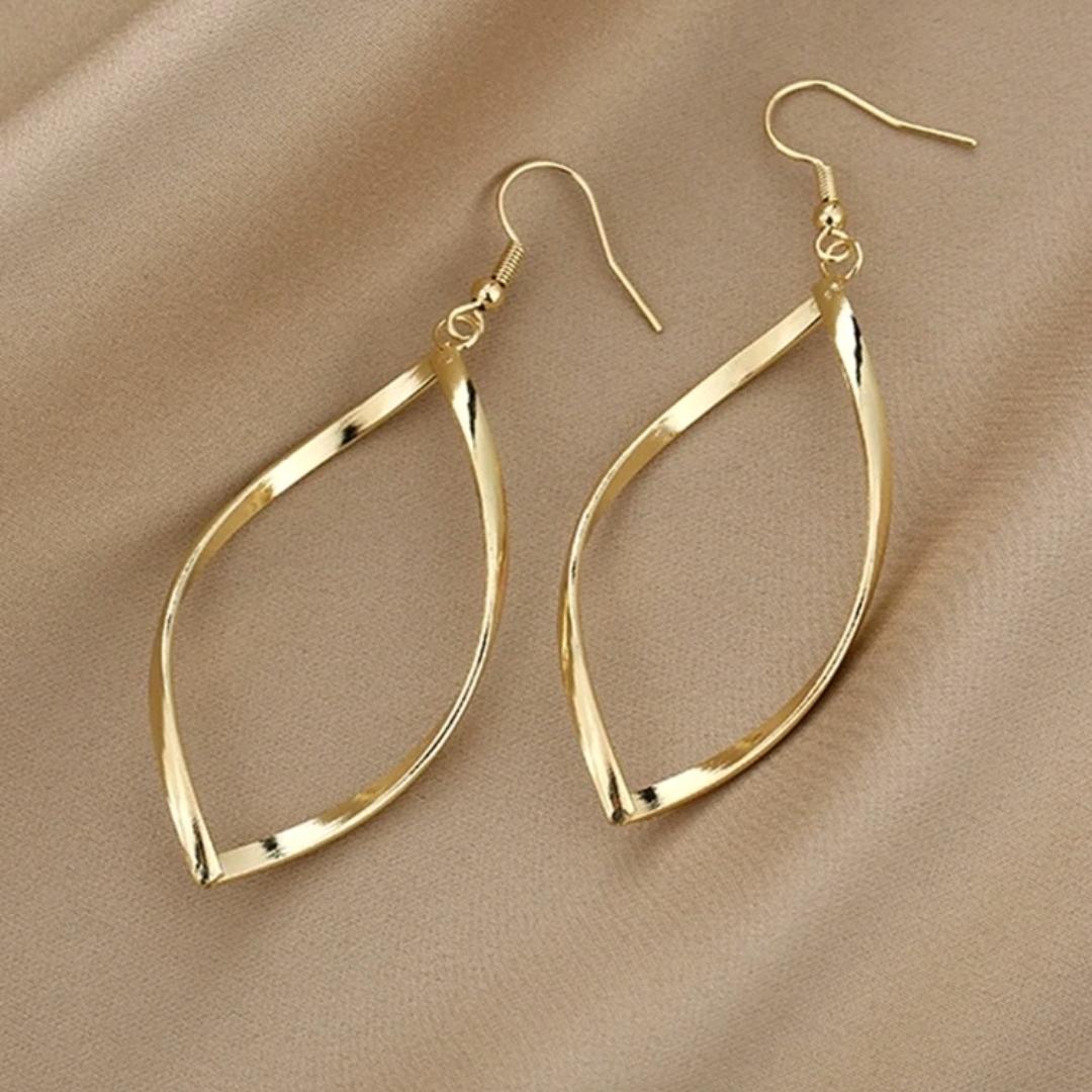 Elegant Hollow Twisted Dangle Earrings – Simple Gold Plated Jewelry for Women