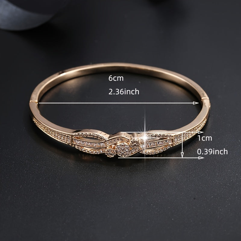 Gold-Tone Women's Bracelet with Sparkling Stones – Elegant Everyday & Party Jewelry