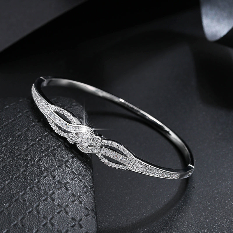 Gold-Tone Women's Bracelet with Sparkling Stones – Elegant Everyday & Party Jewelry