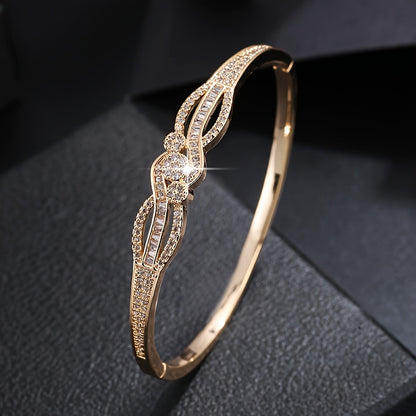 Gold-Tone Women's Bracelet with Sparkling Stones – Elegant Everyday & Party Jewelry