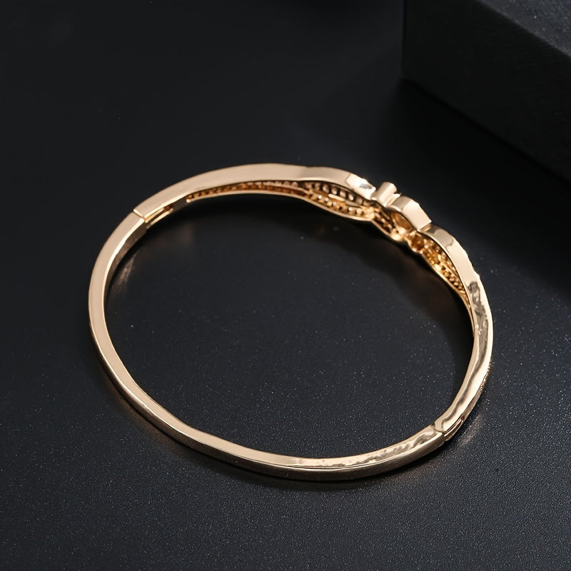 Gold-Tone Women's Bracelet with Sparkling Stones – Elegant Everyday & Party Jewelry