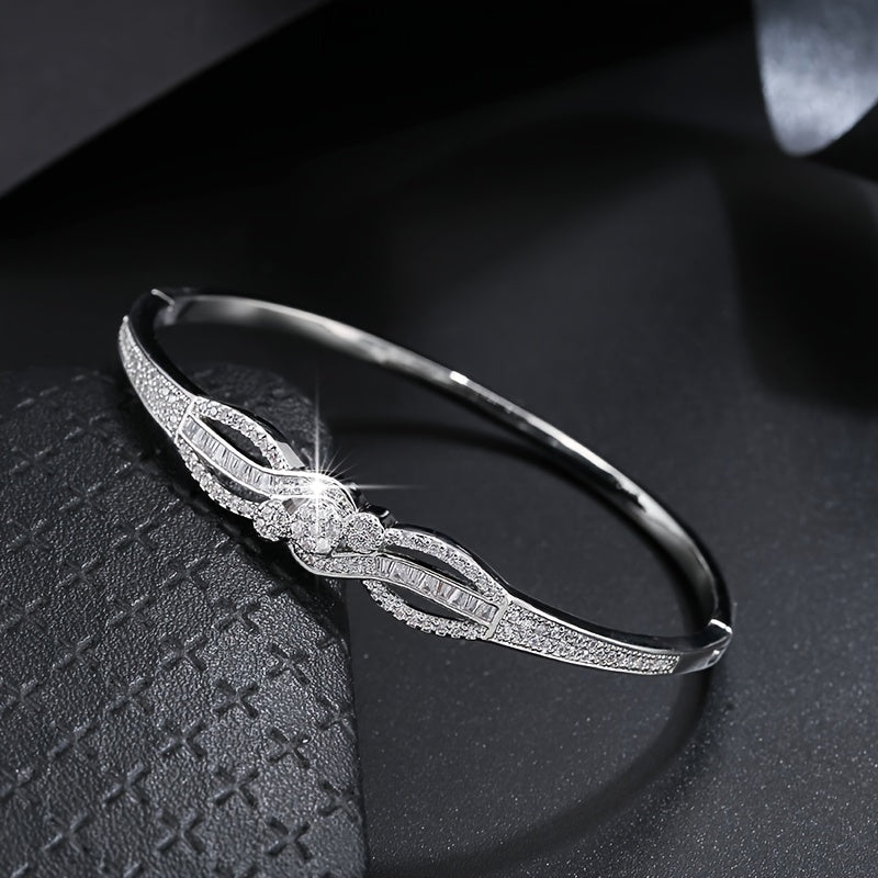 Gold-Tone Women's Bracelet with Sparkling Stones – Elegant Everyday & Party Jewelry