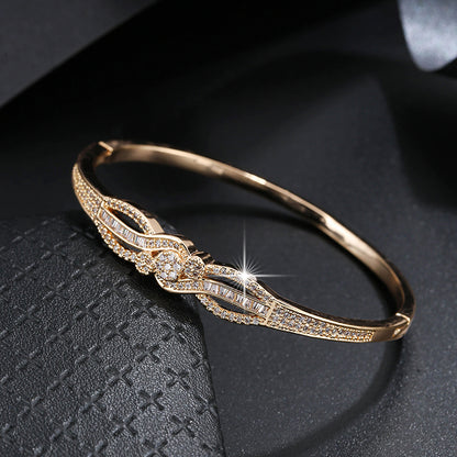 Gold-Tone Women's Bracelet with Sparkling Stones – Elegant Everyday & Party Jewelry
