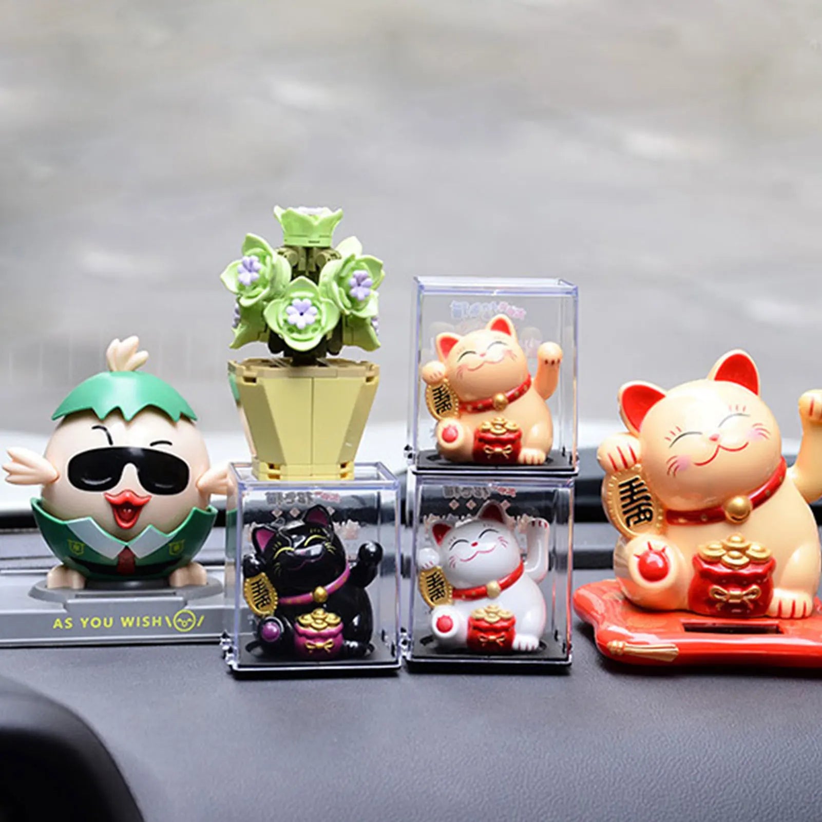 Solar Powered Maneki Neko Lucky Cat – Waving Fortune Cat Decor