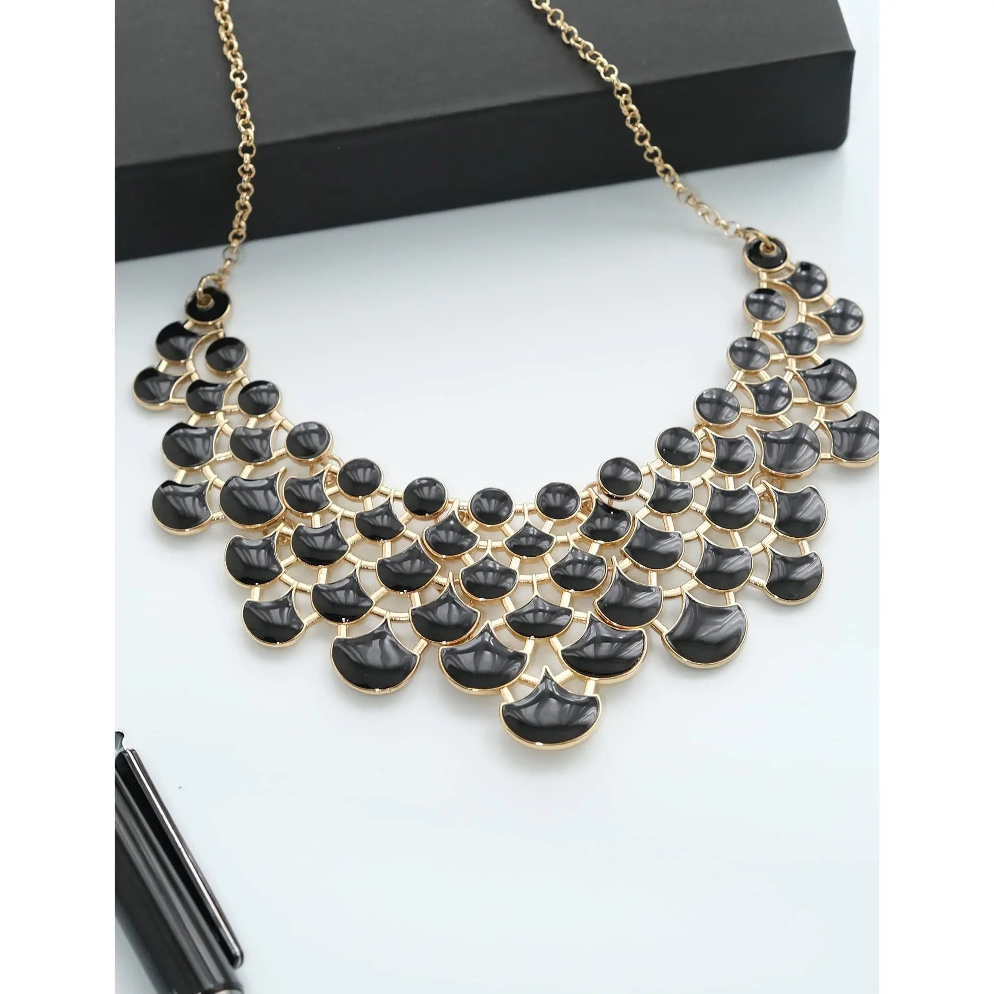 Vintage Openwork Bib Statement Necklace with Collar Design for Women
