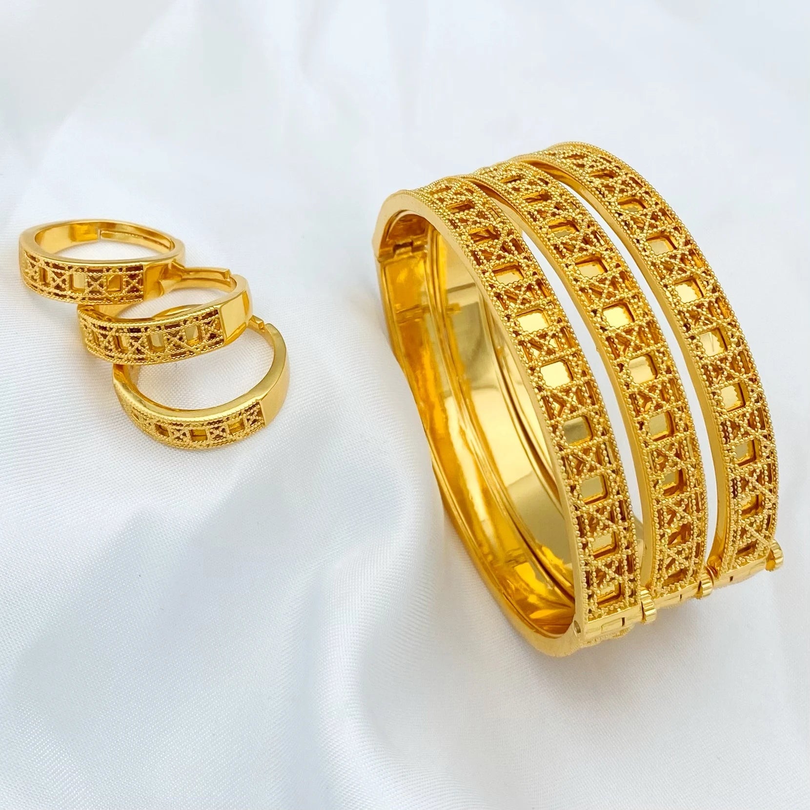 Gold Plated Hollow Jewellery Set with Bangles and Rings for Women – Elegant Gift for Parties & Special Occasions