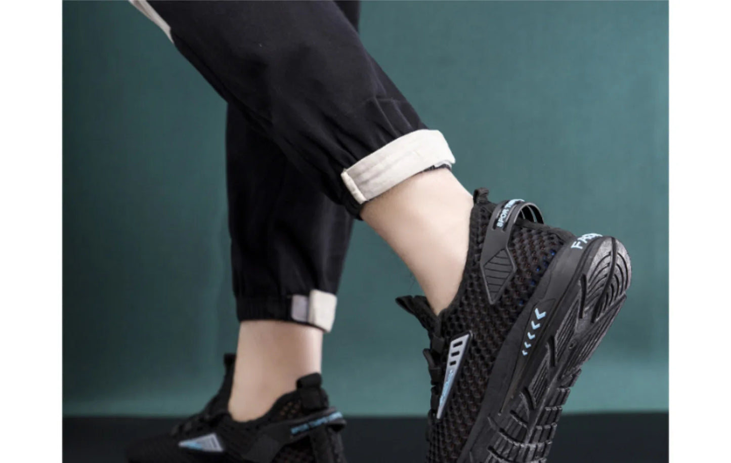 Men’s Breathable Mesh Sports Shoes