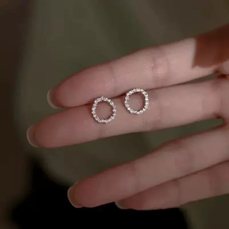 Elegant Gold Circle Crystal Pendant Necklace for Women – Minimalist Party Jewellery Gift