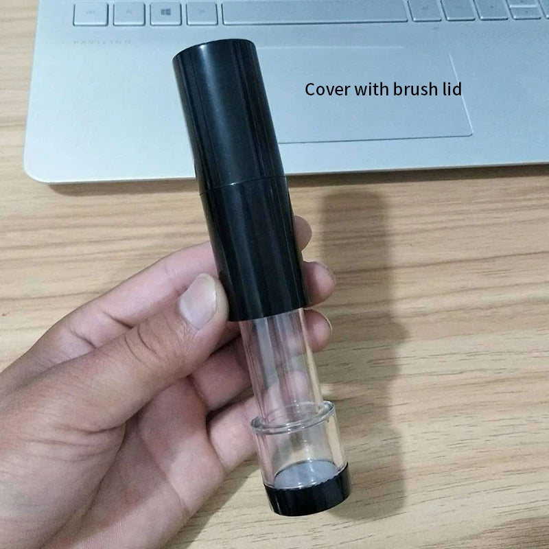 Portable Makeup Brush for Foundation Powder & Blush – Soft Synthetic Bristles Travel-Friendly Beauty Tool