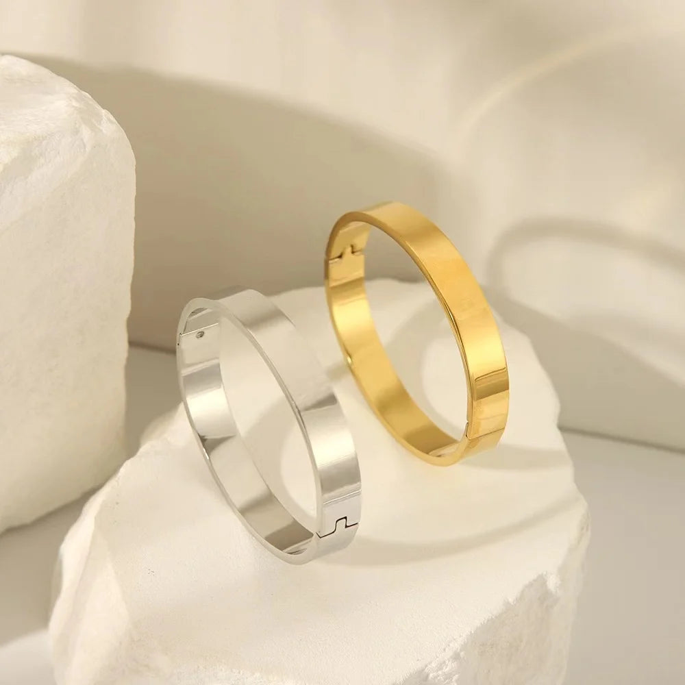 Minimalist Gold-Tone Stainless Steel Bangle Bracelet – Waterproof Oval Design for Women