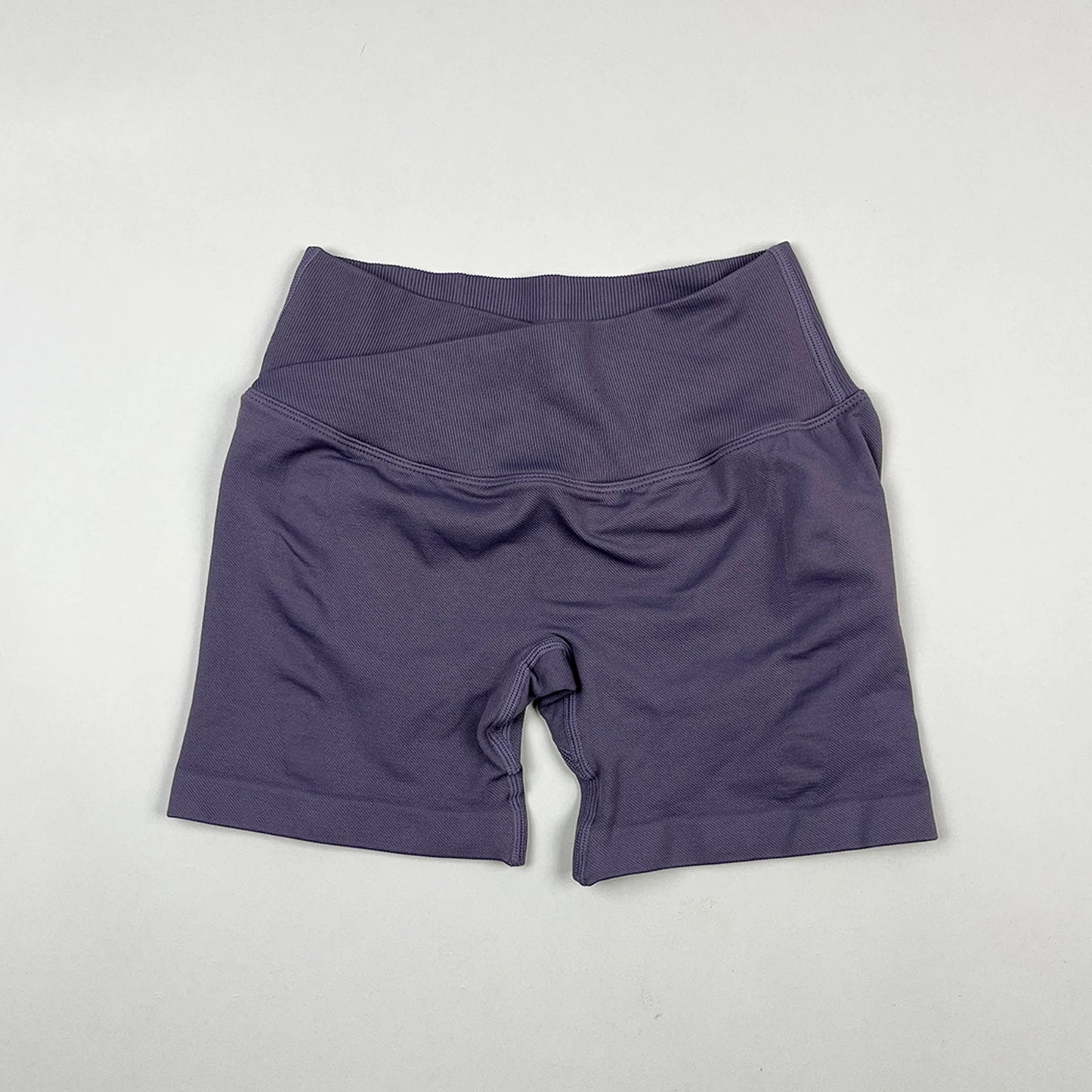 Seamless V-Shape Waist Yoga Shorts 4.5" – Sculpting Low-Rise Workout & Gym Leggings