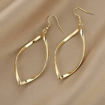 Elegant Hollow Twisted Dangle Earrings – Simple Gold Plated Jewelry for Women